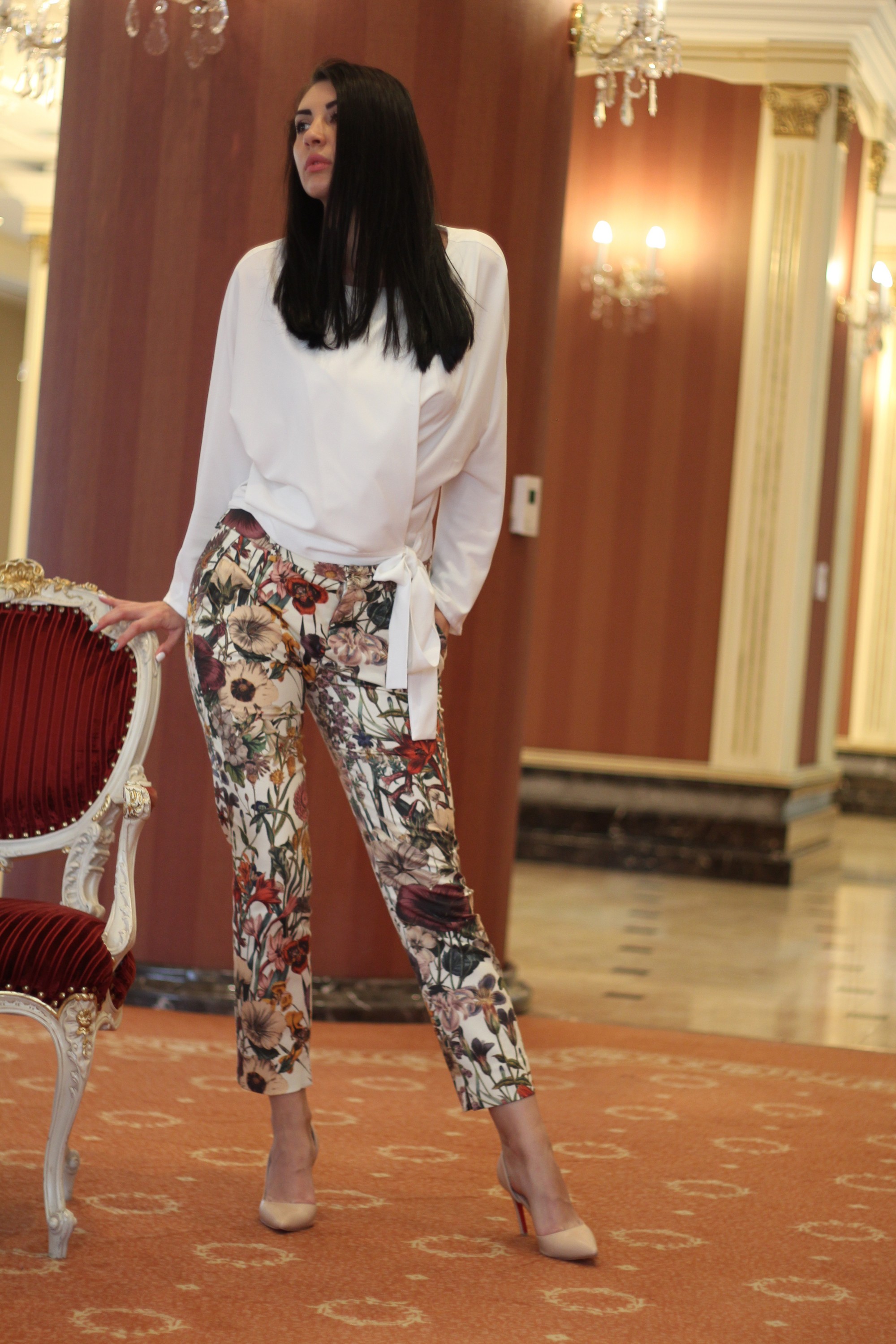 Classy look with Floral Pants 7