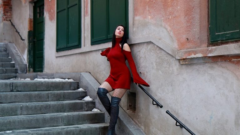 The Red dress Effect - Fashion Tights