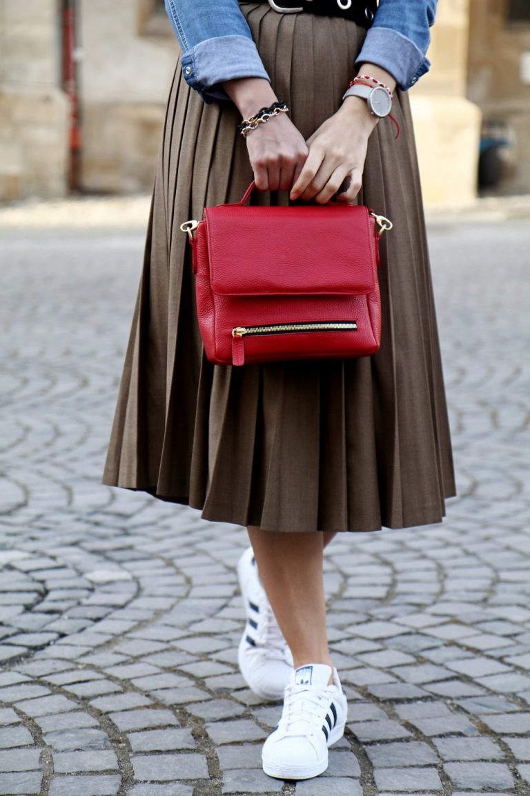 Pleated Skirt in a Casual Look I am